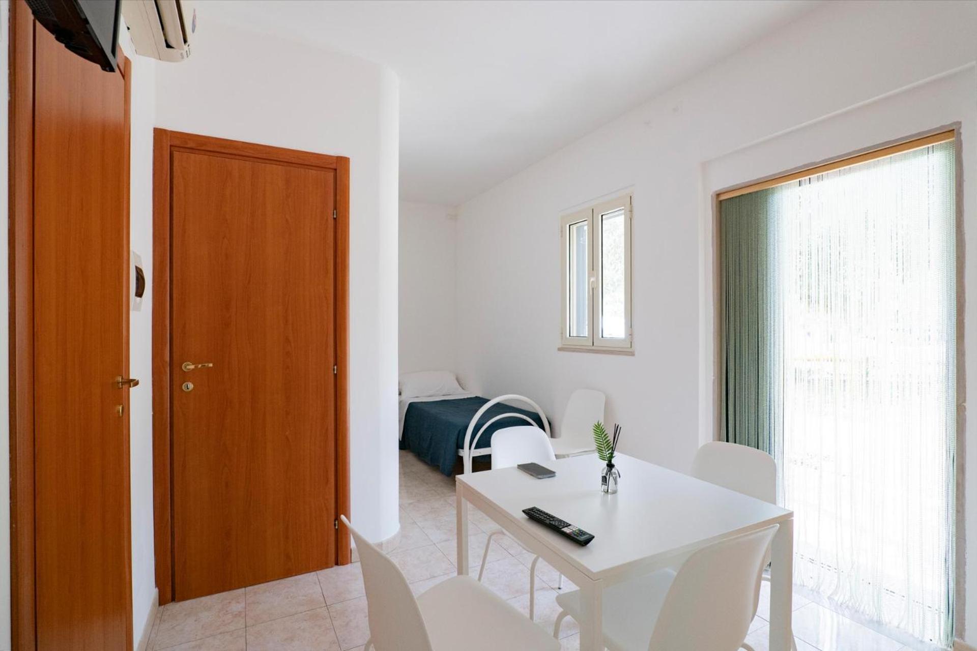 Residence Lido Dei Pini Маттината Экстерьер фото